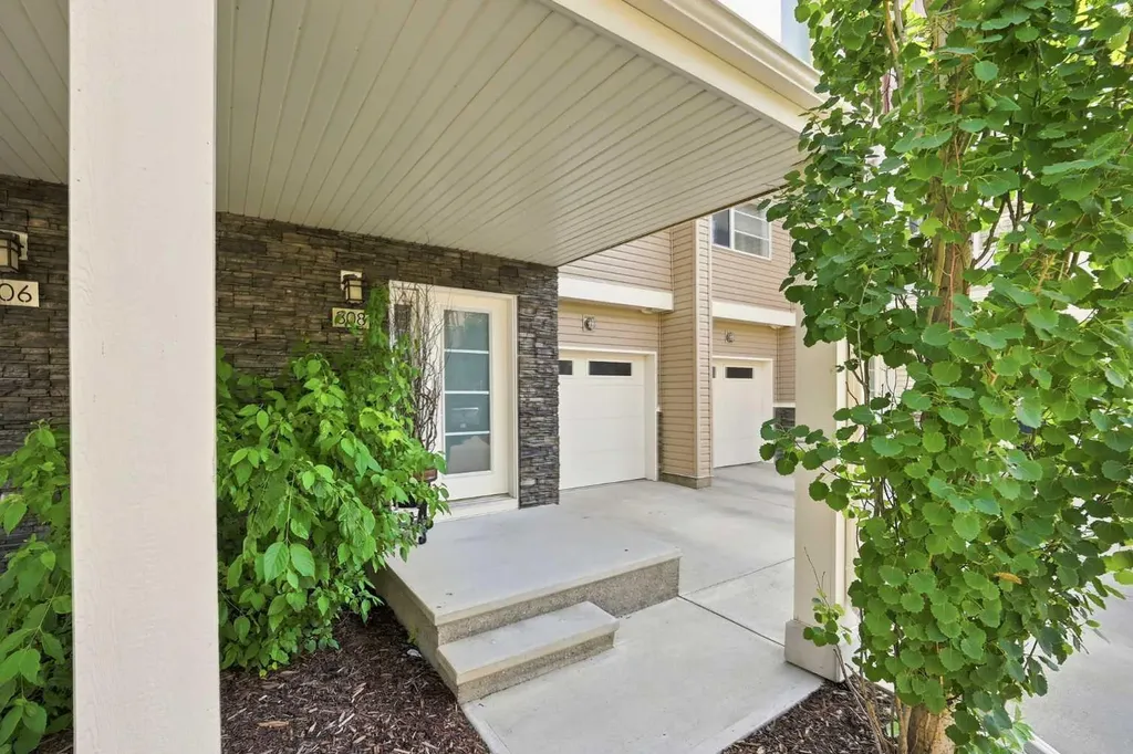 308 Redstone View NE Calgary AB T3N 0M9