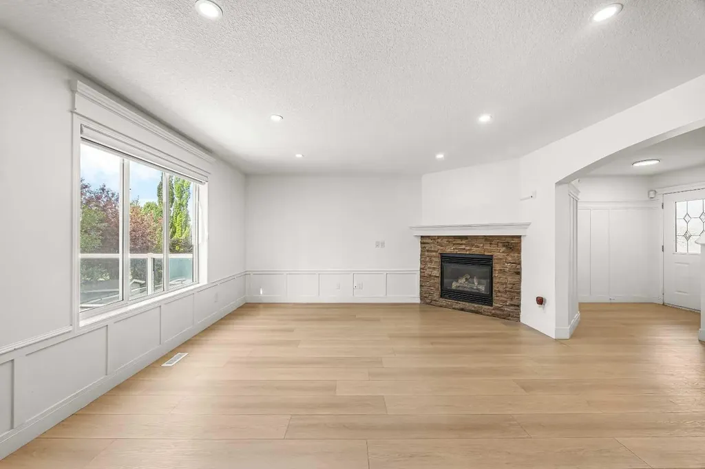193 Hidden Creek Road NW Calgary AB T3A 6L7