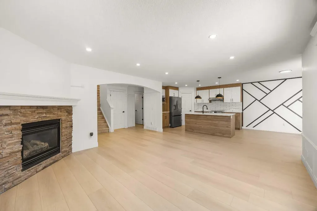193 Hidden Creek Road NW Calgary AB T3A 6L7