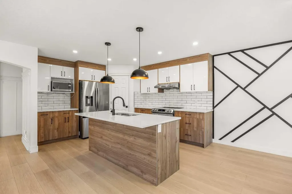193 Hidden Creek Road NW Calgary AB T3A 6L7