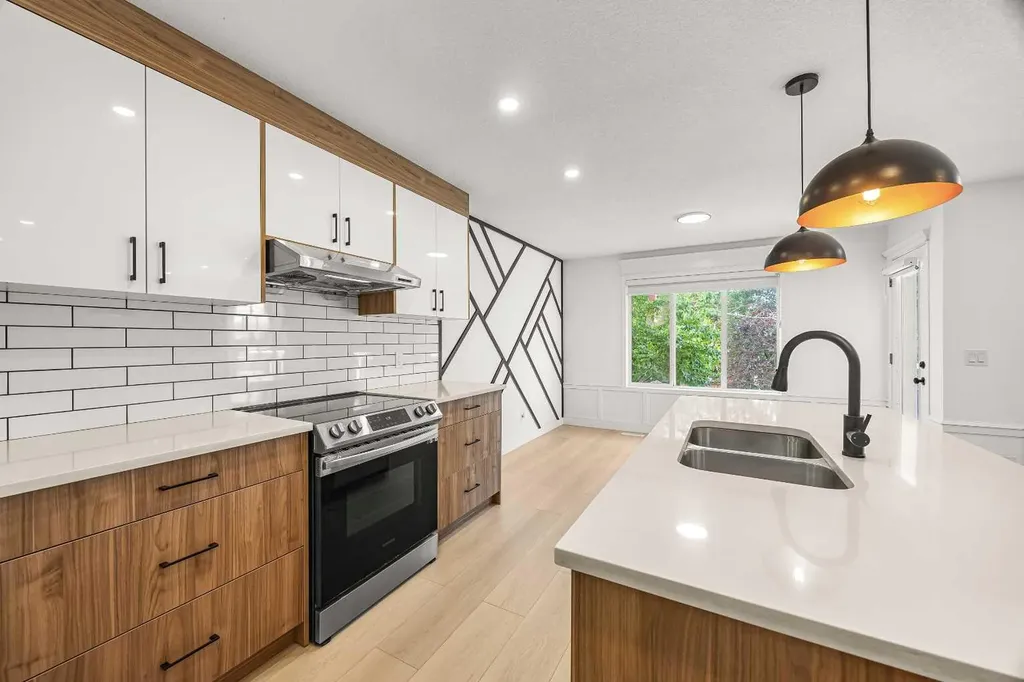 193 Hidden Creek Road NW Calgary AB T3A 6L7