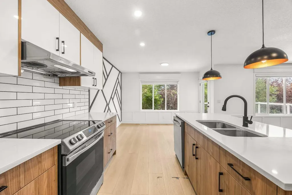 193 Hidden Creek Road NW Calgary AB T3A 6L7