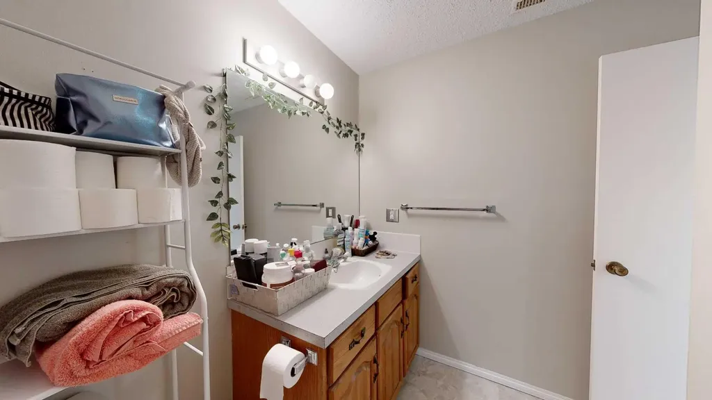 4814A 49 Street Stettler AB T0C2L2