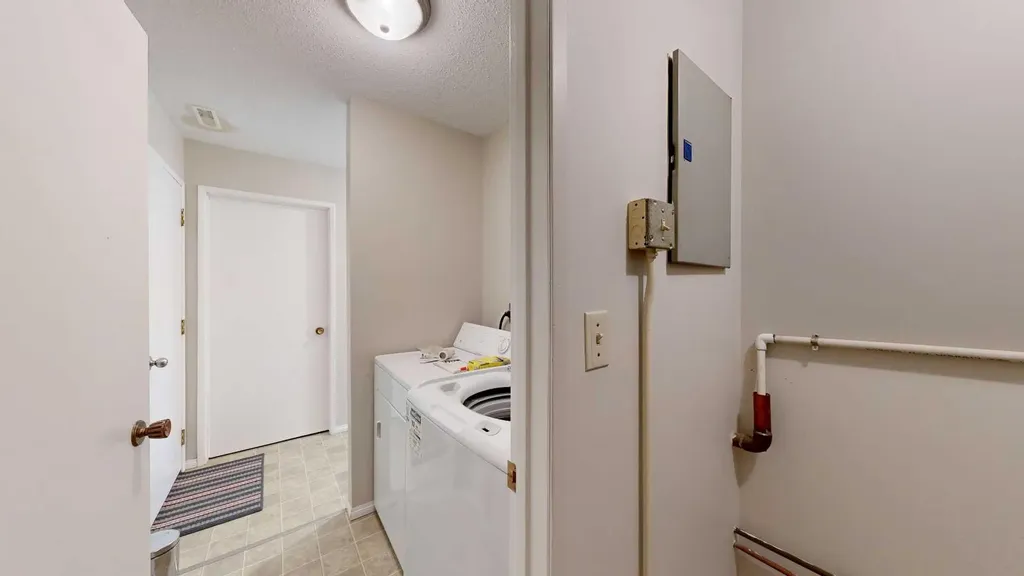 4814A 49 Street Stettler AB T0C2L2