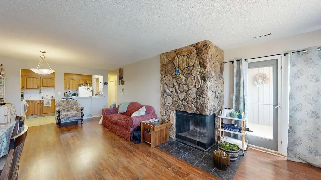 4814A 49 Street Stettler AB T0C2L2