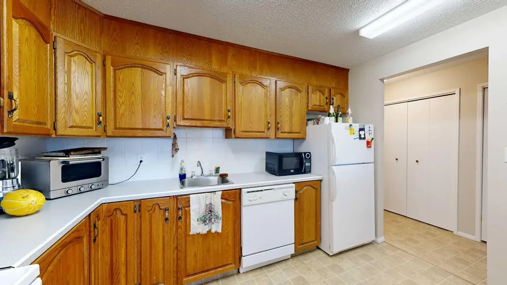 4814A 49 Street Stettler AB T0C2L2