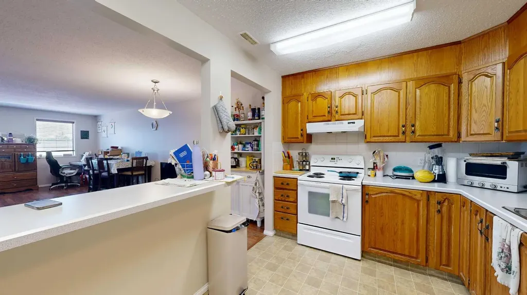 4814A 49 Street Stettler AB T0C2L2