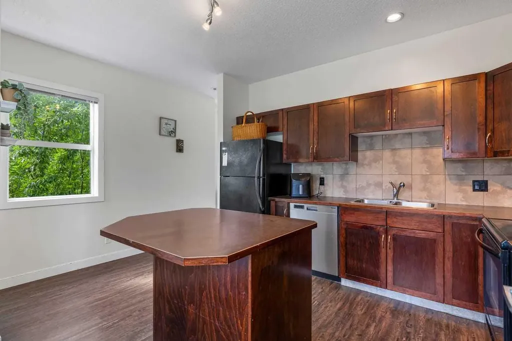 28 Heritage Drive Cochrane AB T4C0J9