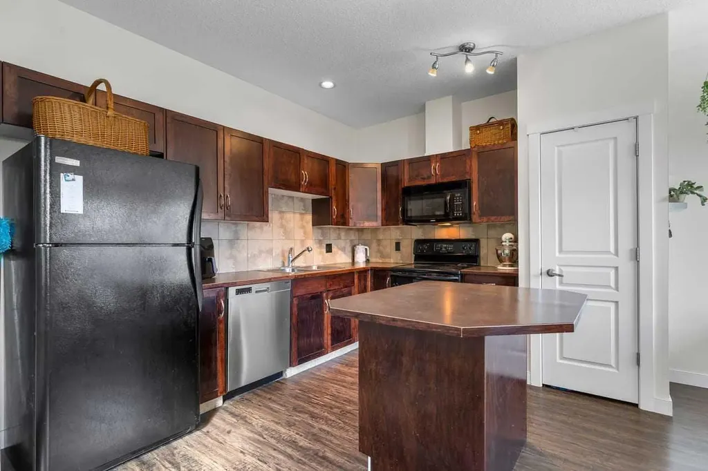 28 Heritage Drive Cochrane AB T4C0J9