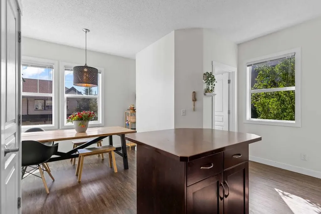 28 Heritage Drive Cochrane AB T4C0J9