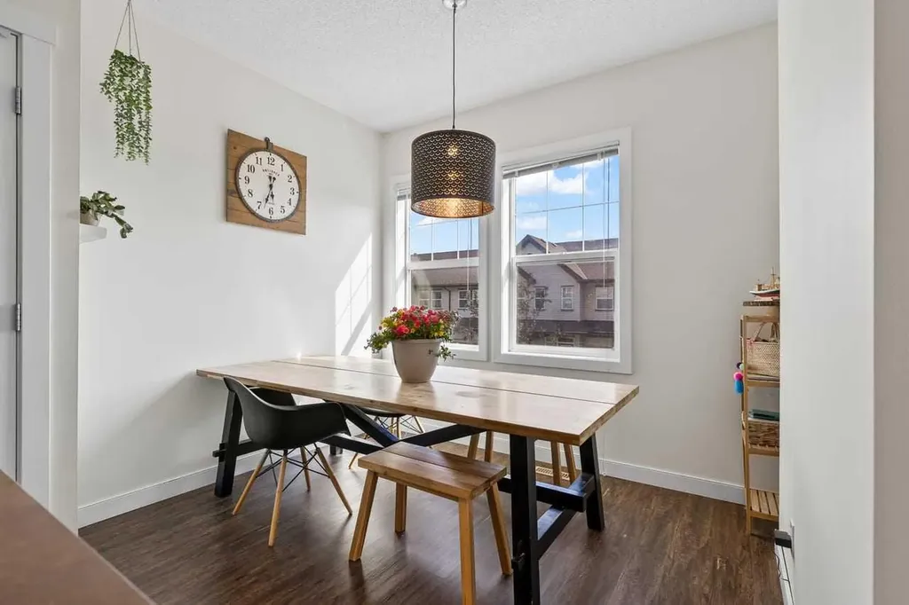 28 Heritage Drive Cochrane AB T4C0J9