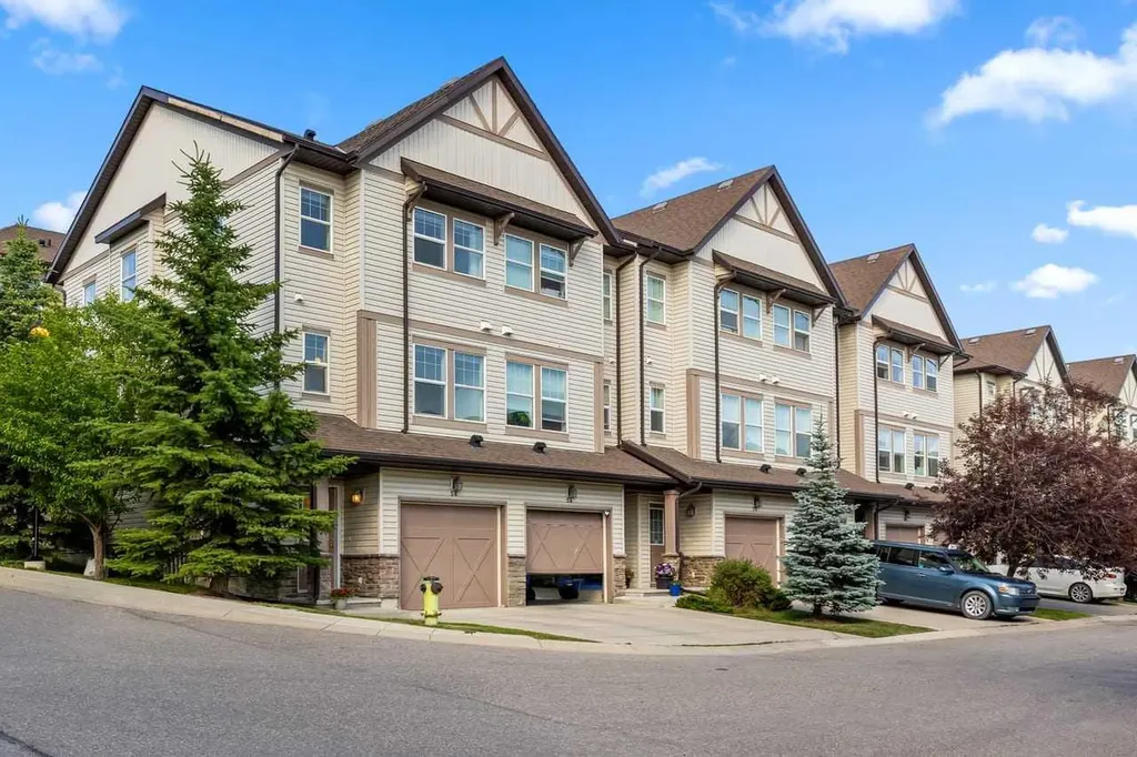 28 Heritage Drive Cochrane AB T4C0J9
