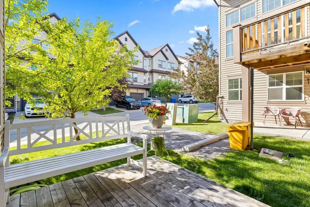 28 Heritage Drive Cochrane AB T4C0J9