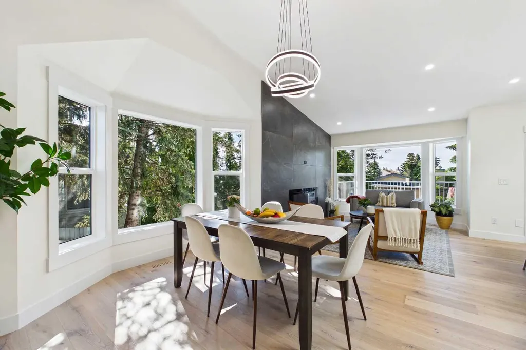 16 Edcath Mews NW Calgary AB T3A3S7
