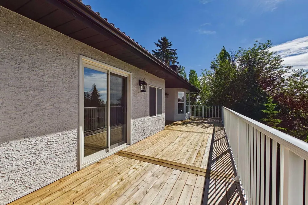 16 Edcath Mews NW Calgary AB T3A3S7