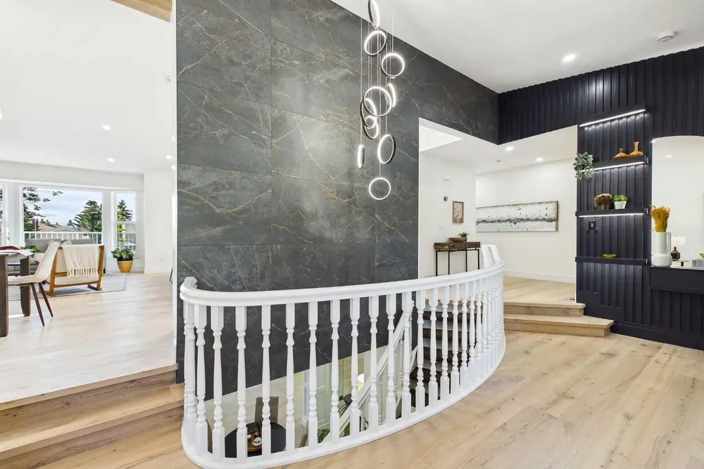 16 Edcath Mews NW Calgary AB T3A3S7