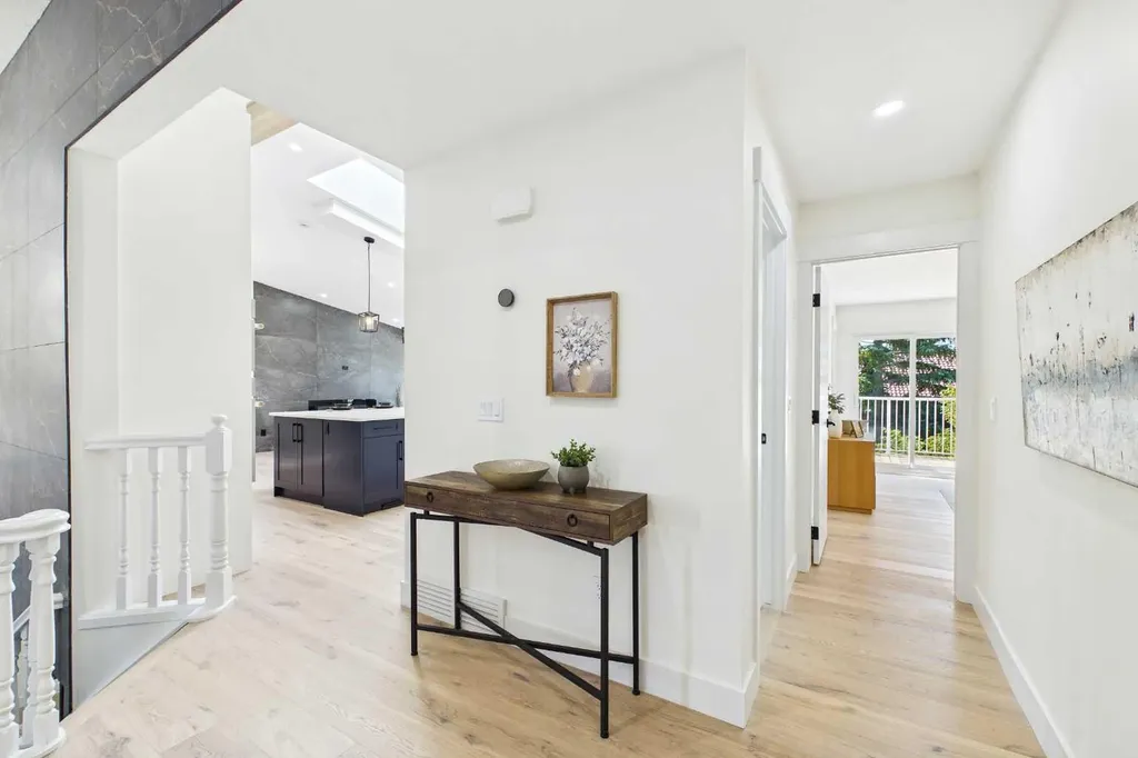16 Edcath Mews NW Calgary AB T3A3S7