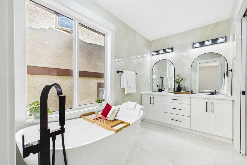 16 Edcath Mews NW Calgary AB T3A3S7