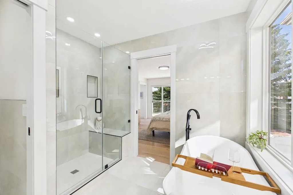 16 Edcath Mews NW Calgary AB T3A3S7