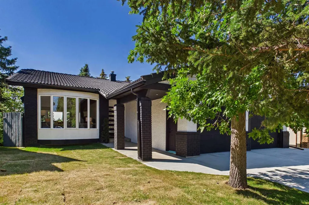 16 Edcath Mews NW Calgary AB T3A3S7