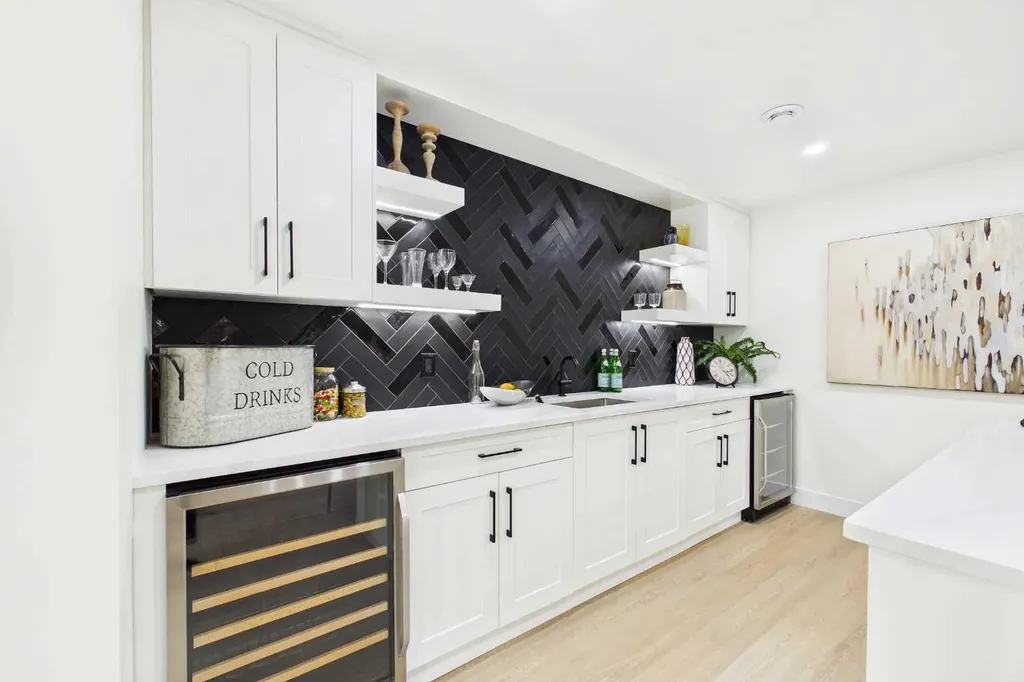 16 Edcath Mews NW Calgary AB T3A3S7