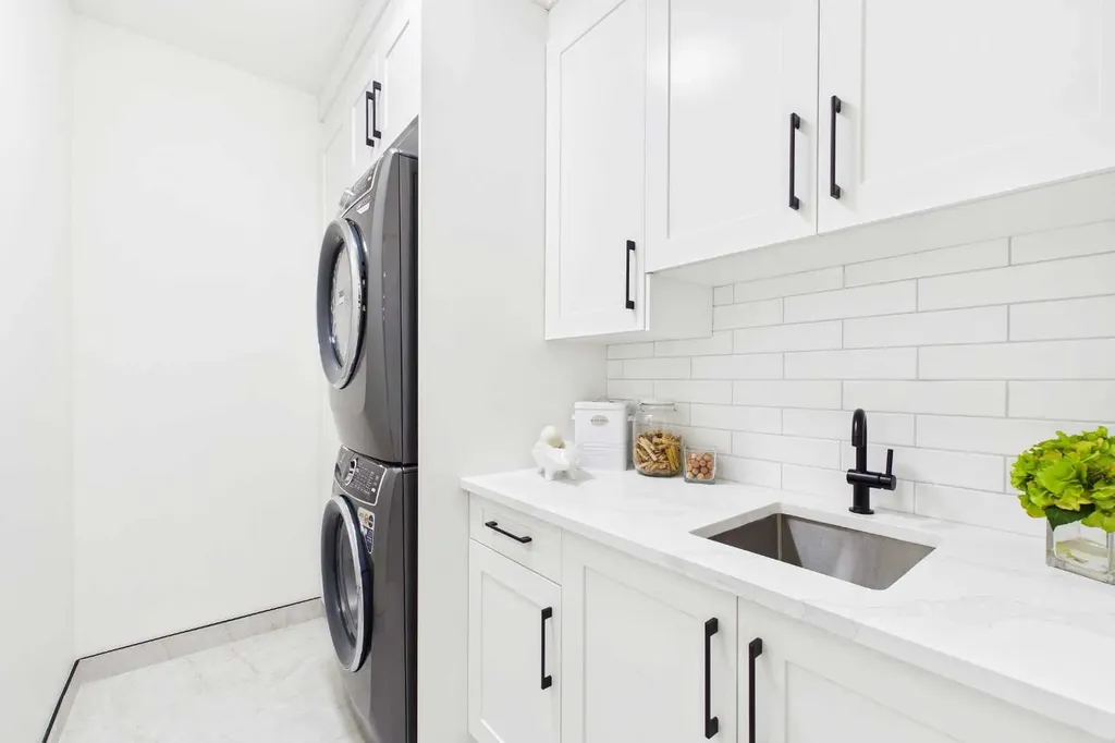16 Edcath Mews NW Calgary AB T3A3S7