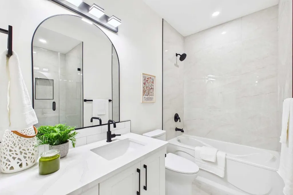 16 Edcath Mews NW Calgary AB T3A3S7