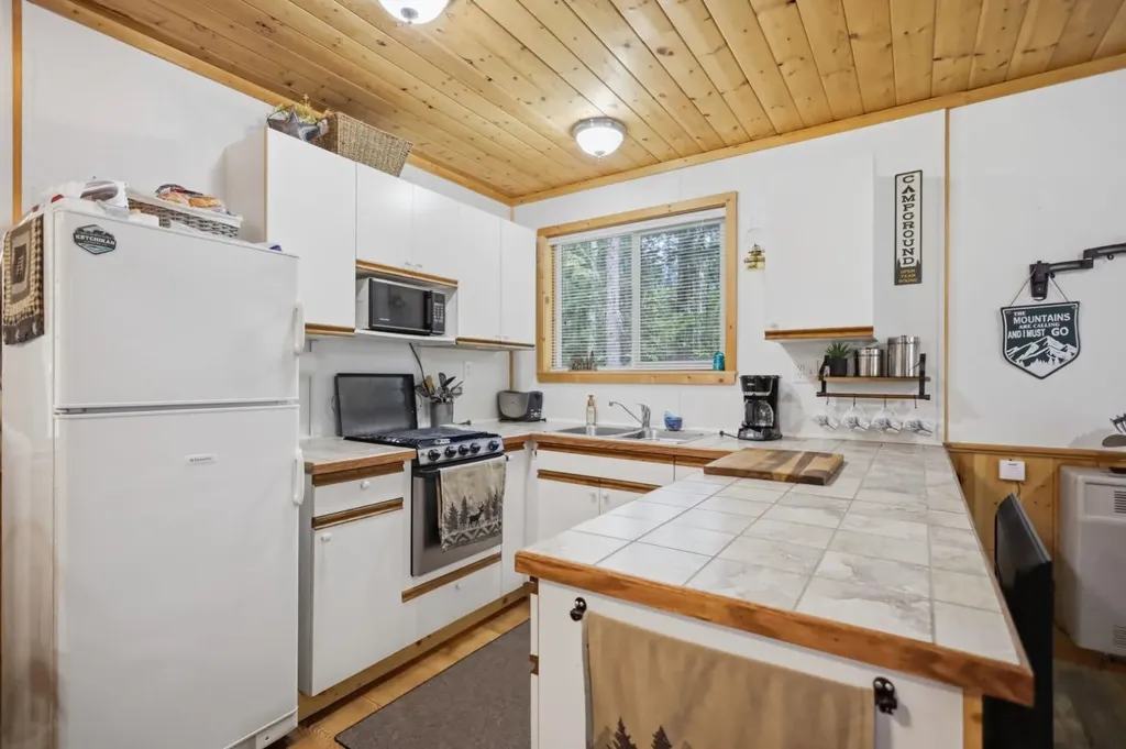 73014 Highway 591 Caroline AB T0M 0M0