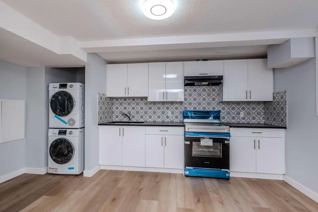5655 Dalhousie Drive NW Calgary AB T3A 1Y5