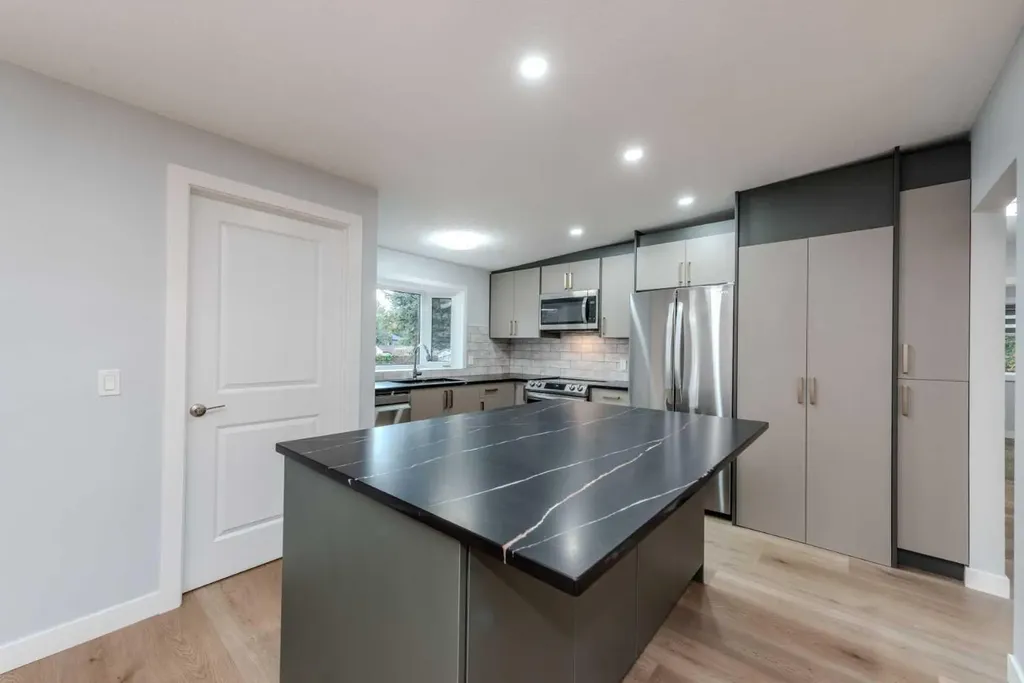 5655 Dalhousie Drive NW Calgary AB T3A 1Y5