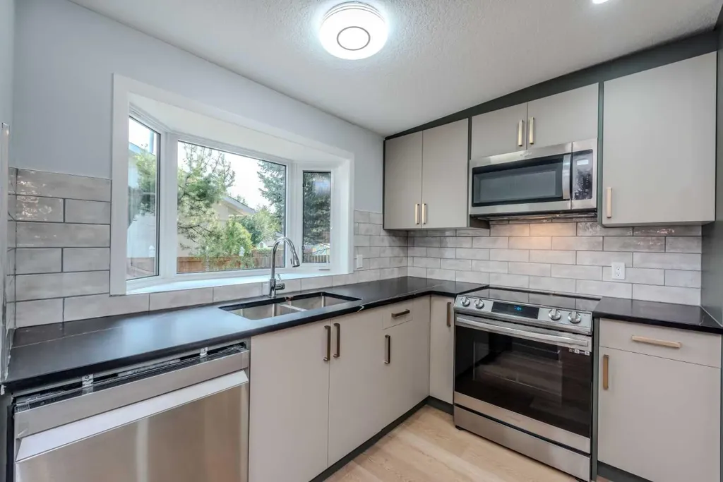 5655 Dalhousie Drive NW Calgary AB T3A 1Y5