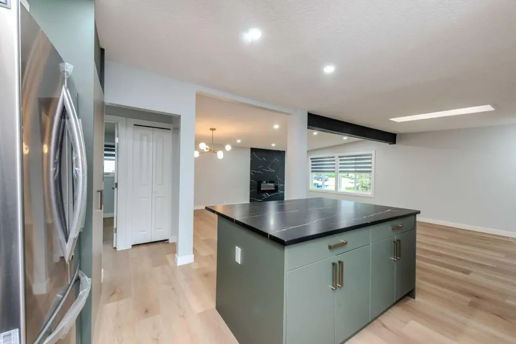 5655 Dalhousie Drive NW Calgary AB T3A 1Y5