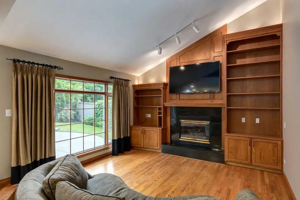 5720 Buckboard Road NW Calgary AB T3A 4R3