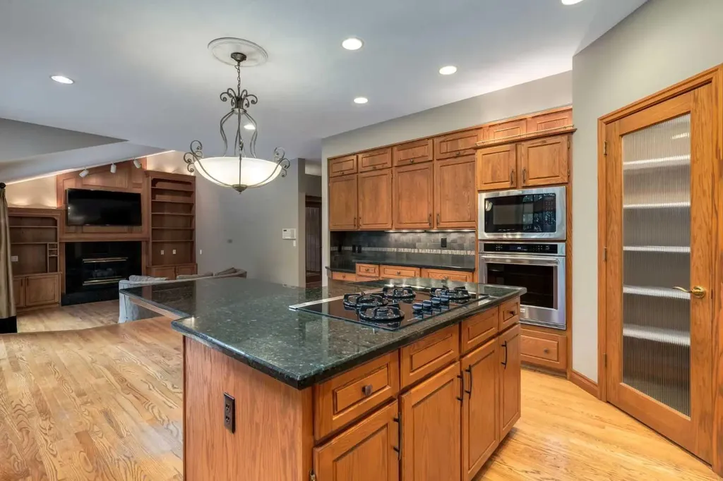 5720 Buckboard Road NW Calgary AB T3A 4R3