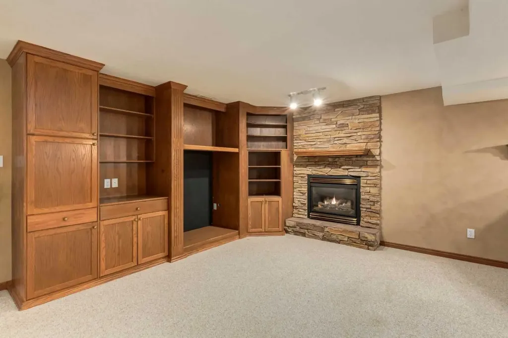5720 Buckboard Road NW Calgary AB T3A 4R3