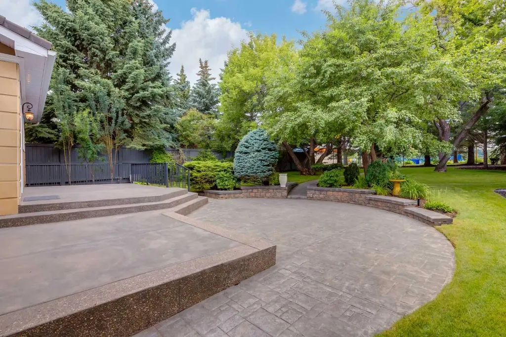 5720 Buckboard Road NW Calgary AB T3A 4R3