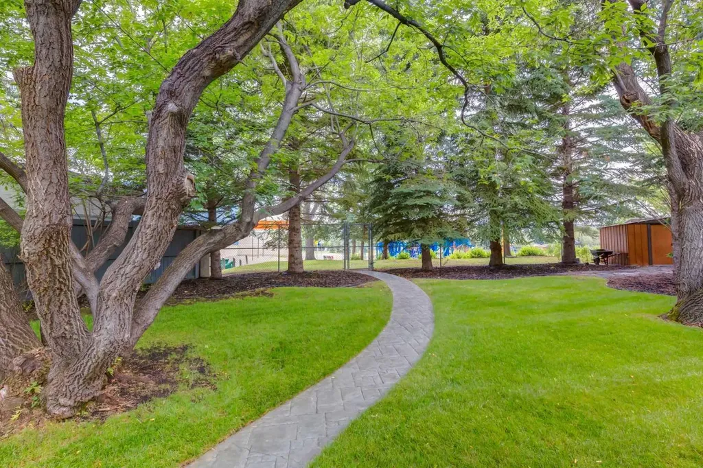 5720 Buckboard Road NW Calgary AB T3A 4R3
