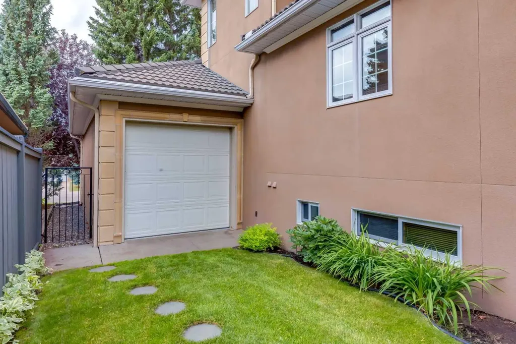 5720 Buckboard Road NW Calgary AB T3A 4R3