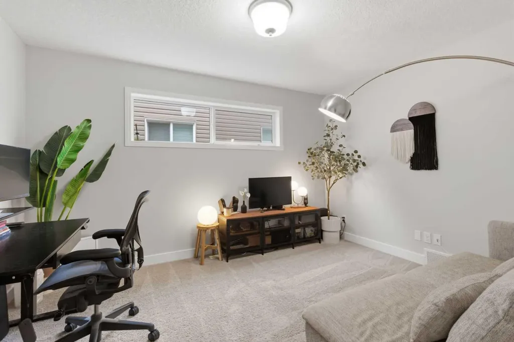 26 Evansfield Park NW Calgary AB T3P 0B1
