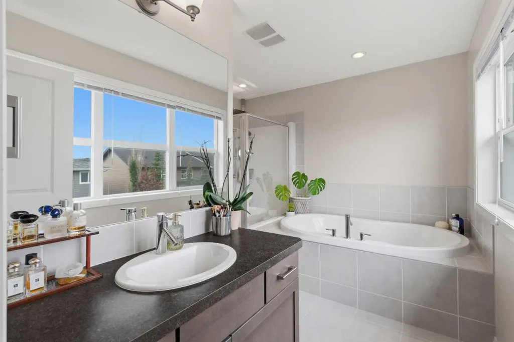 26 Evansfield Park NW Calgary AB T3P 0B1