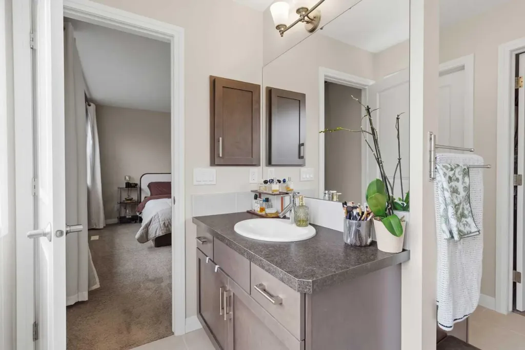 26 Evansfield Park NW Calgary AB T3P 0B1