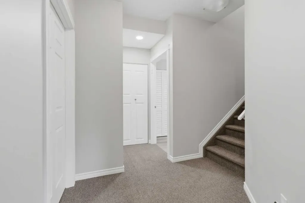 26 Evansfield Park NW Calgary AB T3P 0B1