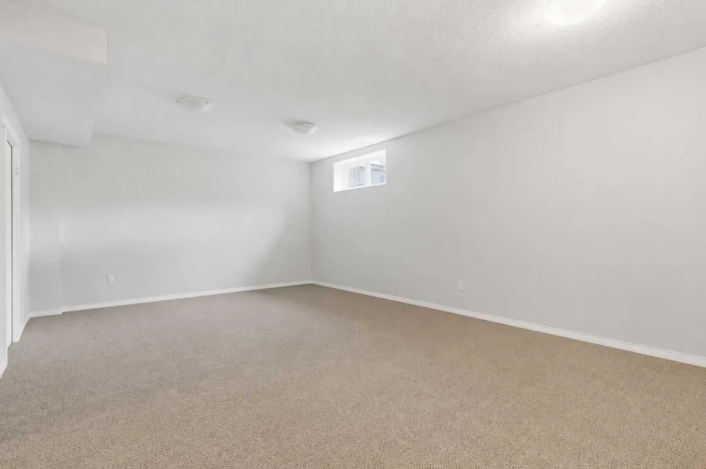 26 Evansfield Park NW Calgary AB T3P 0B1