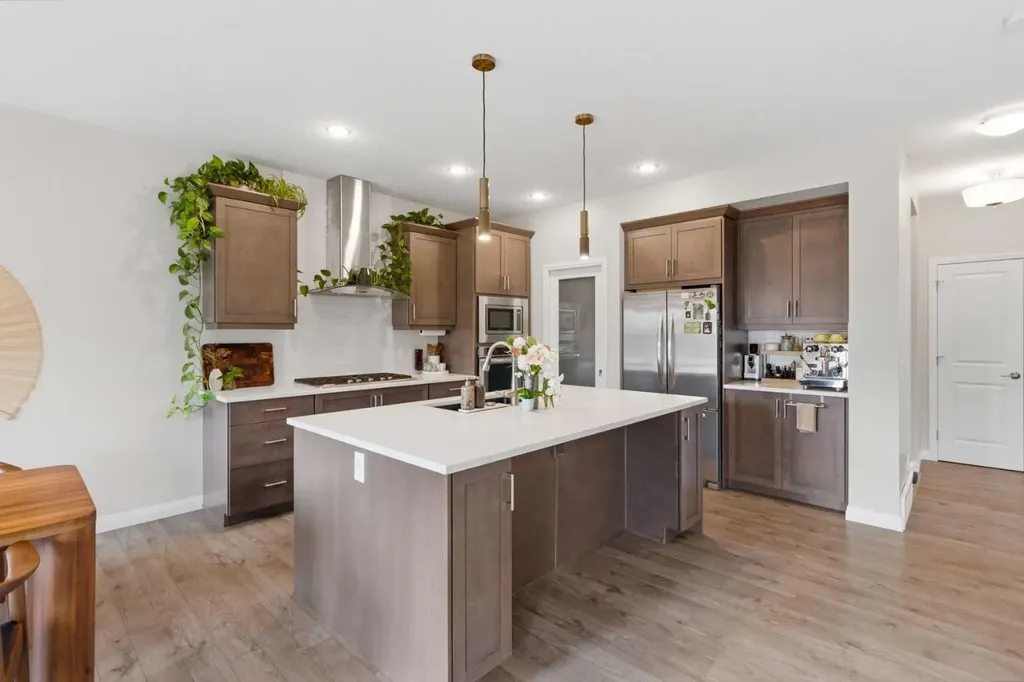 26 Evansfield Park NW Calgary AB T3P 0B1