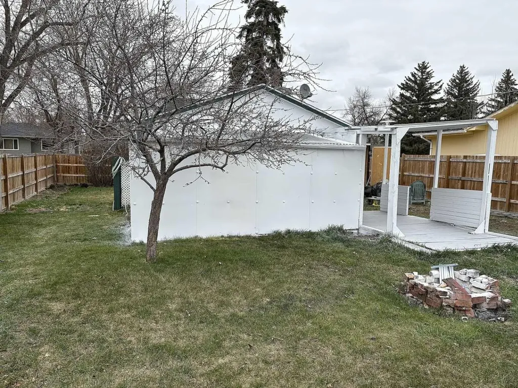 220 Armstrong Street Carmangay AB T0L 0N0