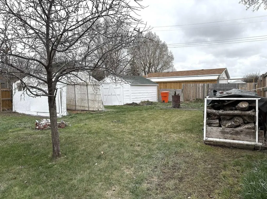 220 Armstrong Street Carmangay AB T0L 0N0
