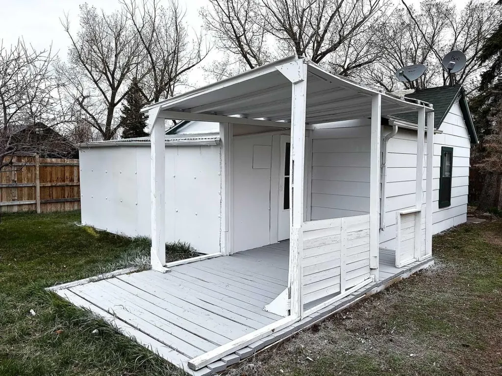 220 Armstrong Street Carmangay AB T0L 0N0