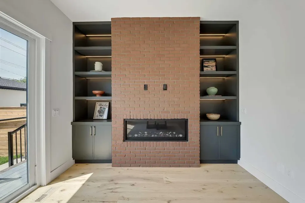 1009 18 Avenue NW Calgary AB T2M 0V8