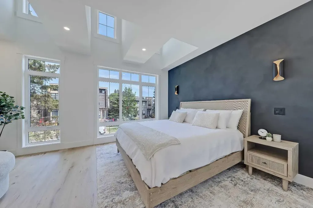 1009 18 Avenue NW Calgary AB T2M 0V8