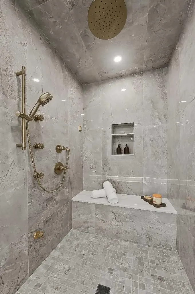 1009 18 Avenue NW Calgary AB T2M 0V8